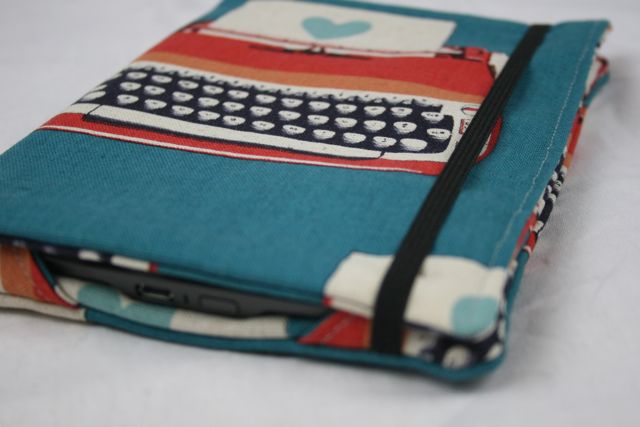 STITCHED by Crystal: Tutorial: Kindle case