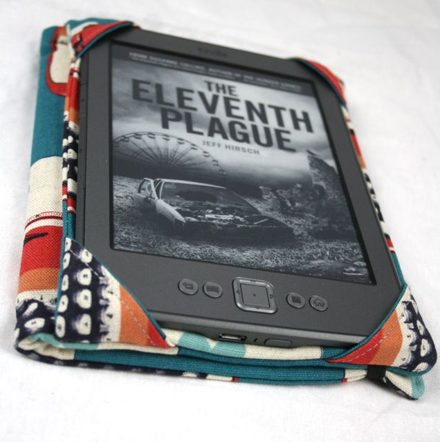 STITCHED by Crystal: Tutorial: Kindle case