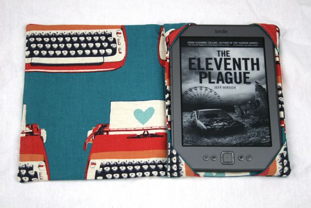 STITCHED by Crystal: Tutorial: Kindle case