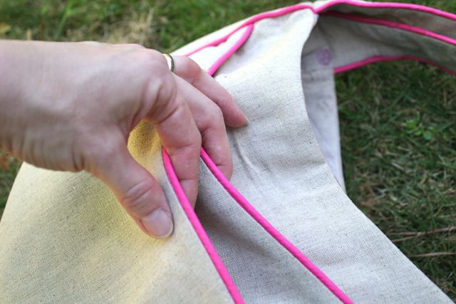 asymmetrical pockets piped linen handbag