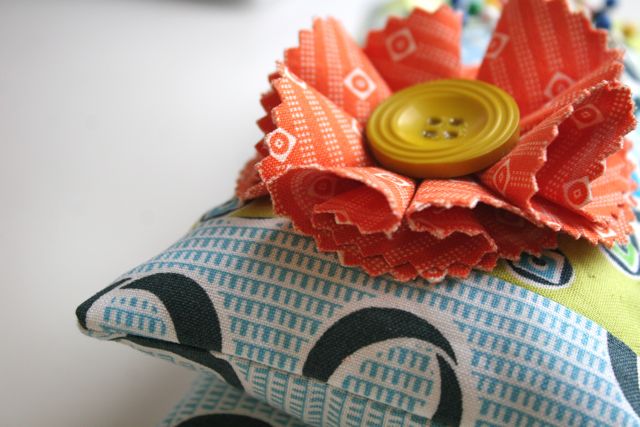 thread catcher button posy