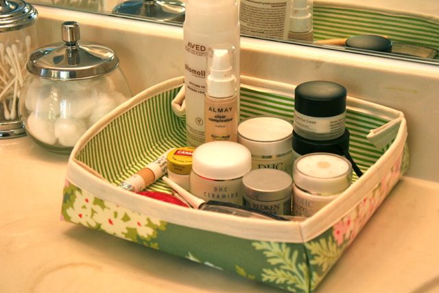sew a makeup tray from laminated cotton